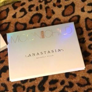 Moon child highlighter